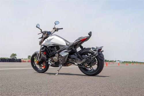 国产乌鲨摩托评测视频,性能与品质的完美融合